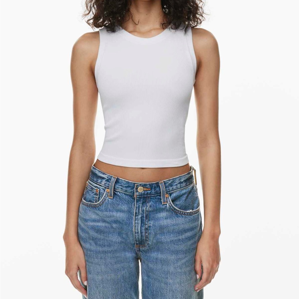 NWOT! Aritzia SINCHSEAMLESS™ RIB CREW TANK